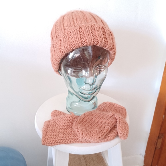 ⚡️SALE⚡️Vintage Handmade Rust Beanie/Toque Hat and Mittens Set - Picture 2 of 7